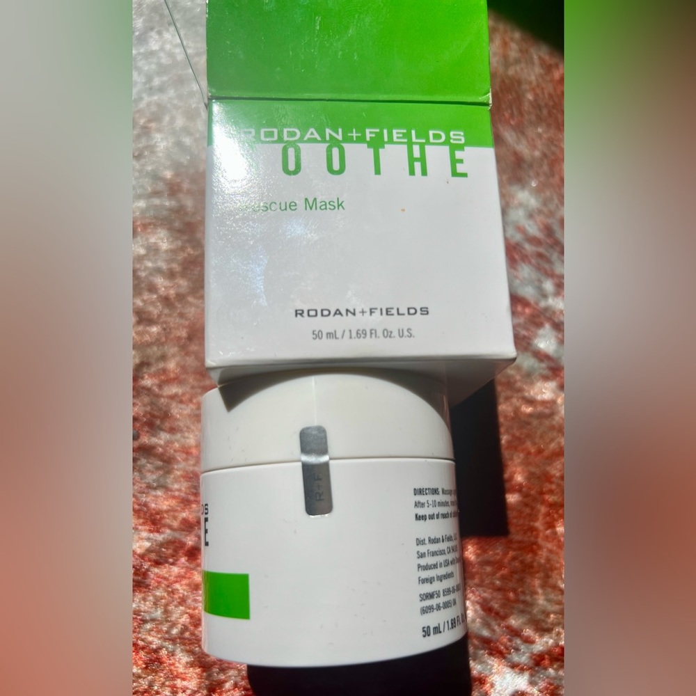 Rodan + Fields Soothe Rescue Mask - Picture 2 of 2